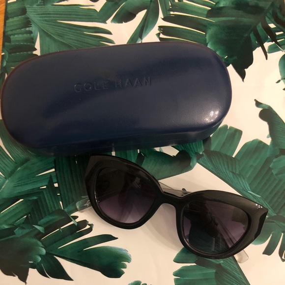 Cole Haan sunglasses in Navy/lucite - Picture 2 of 6